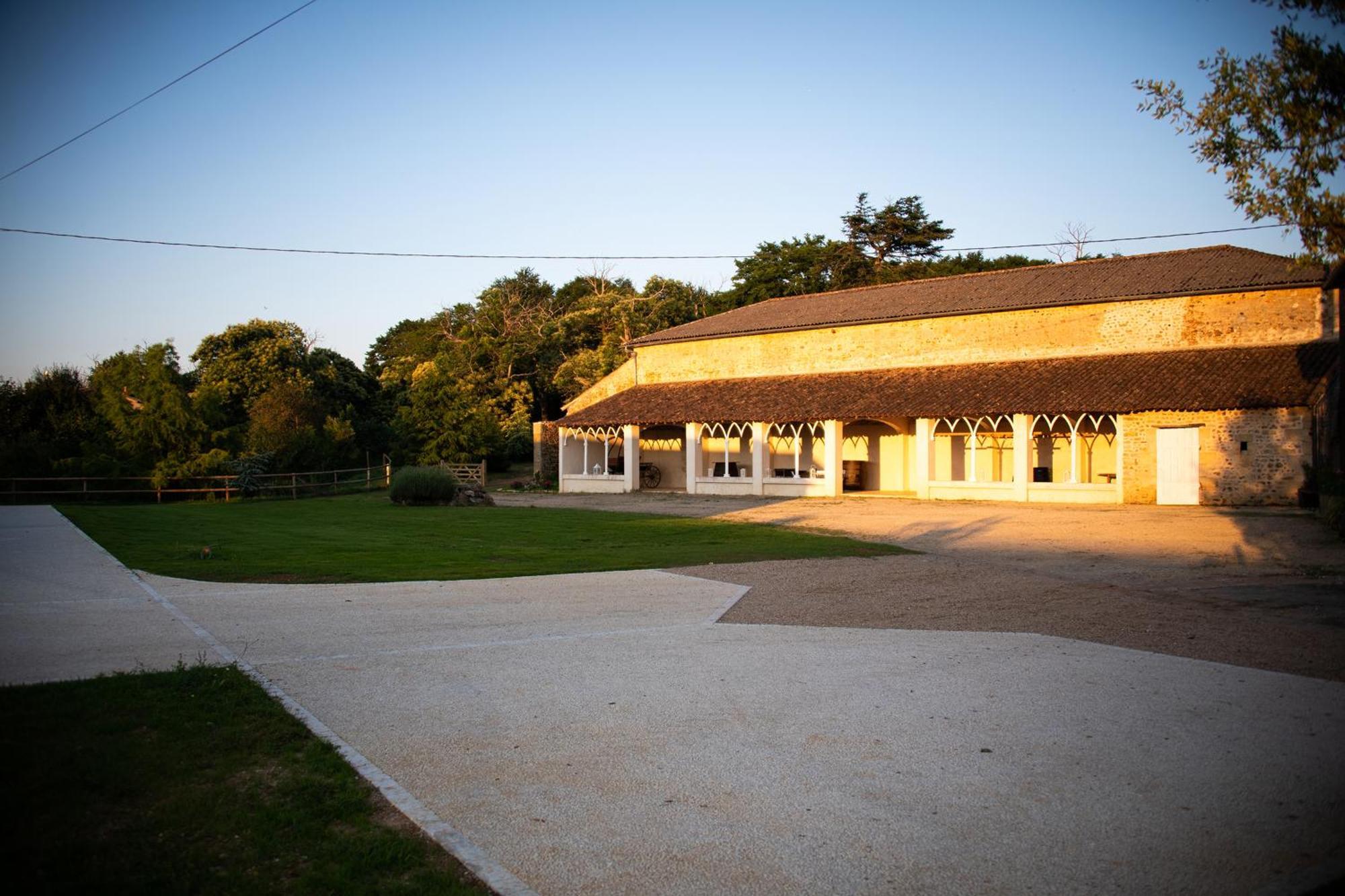 Domaine De La Briouse Bed and Breakfast Sanxay Εξωτερικό φωτογραφία