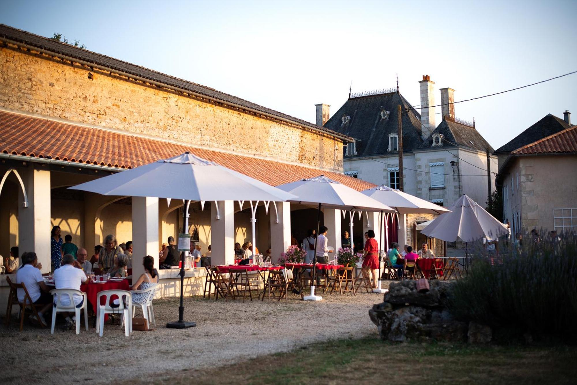 Domaine De La Briouse Bed and Breakfast Sanxay Εξωτερικό φωτογραφία