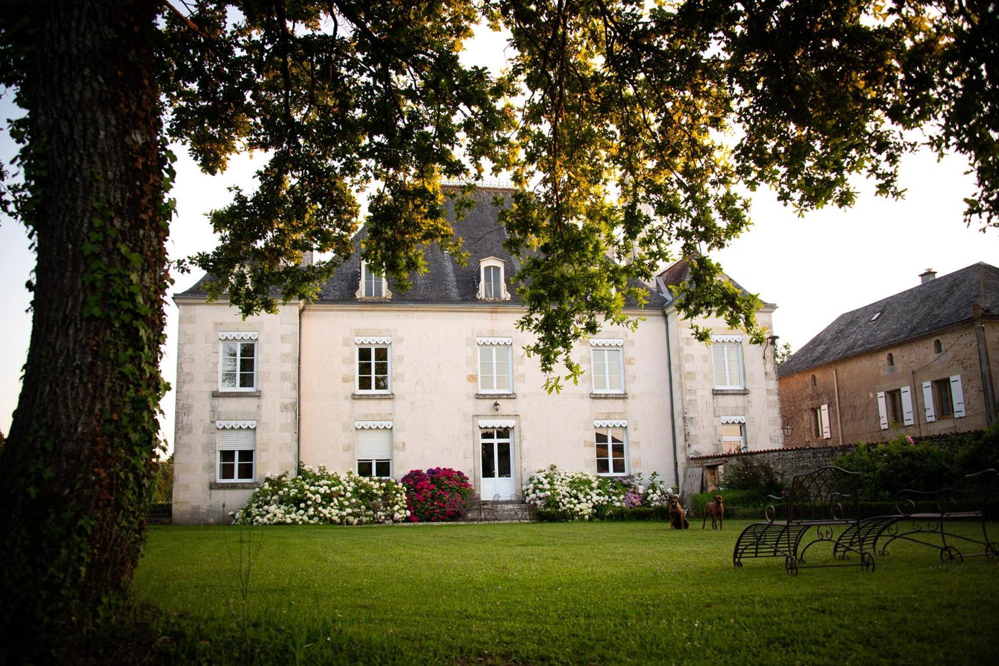 Domaine De La Briouse Bed and Breakfast Sanxay Εξωτερικό φωτογραφία